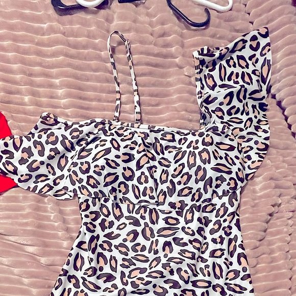 Ladies one piece leopard print swim suit- Sz. M/L - Picture 4 of 11